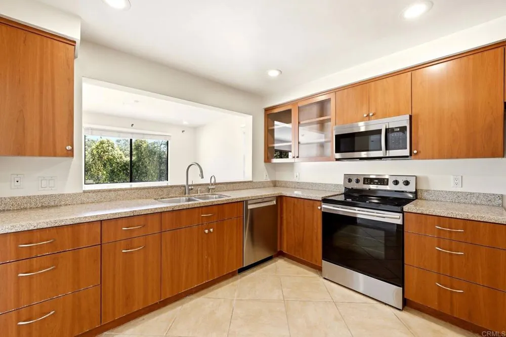 3038 Via Estrada Carlsbad, CA 92009