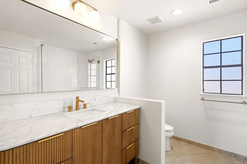 3038 Via Estrada Carlsbad, CA 92009
