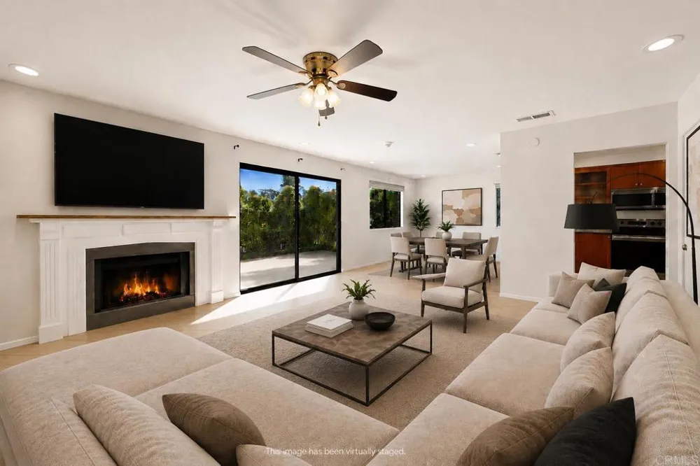 3038 Via Estrada Carlsbad, CA 92009