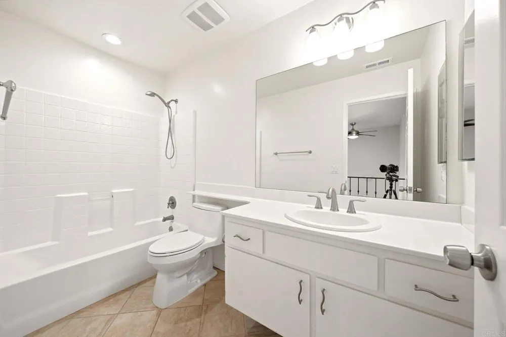 3038 Via Estrada Carlsbad, CA 92009