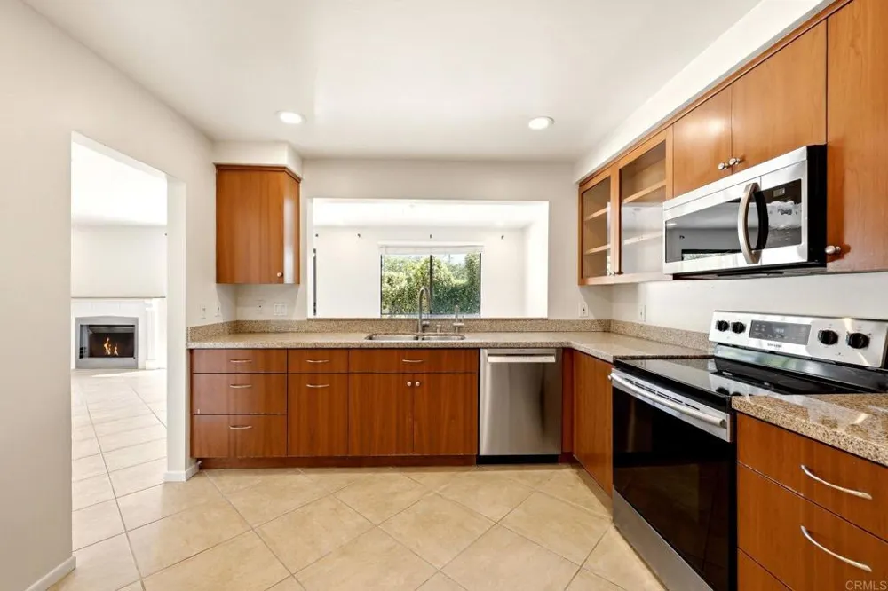 3038 Via Estrada Carlsbad, CA 92009