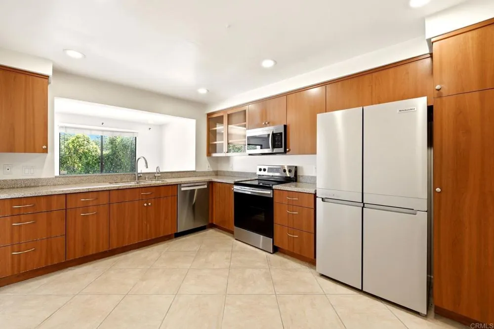 3038 Via Estrada Carlsbad, CA 92009