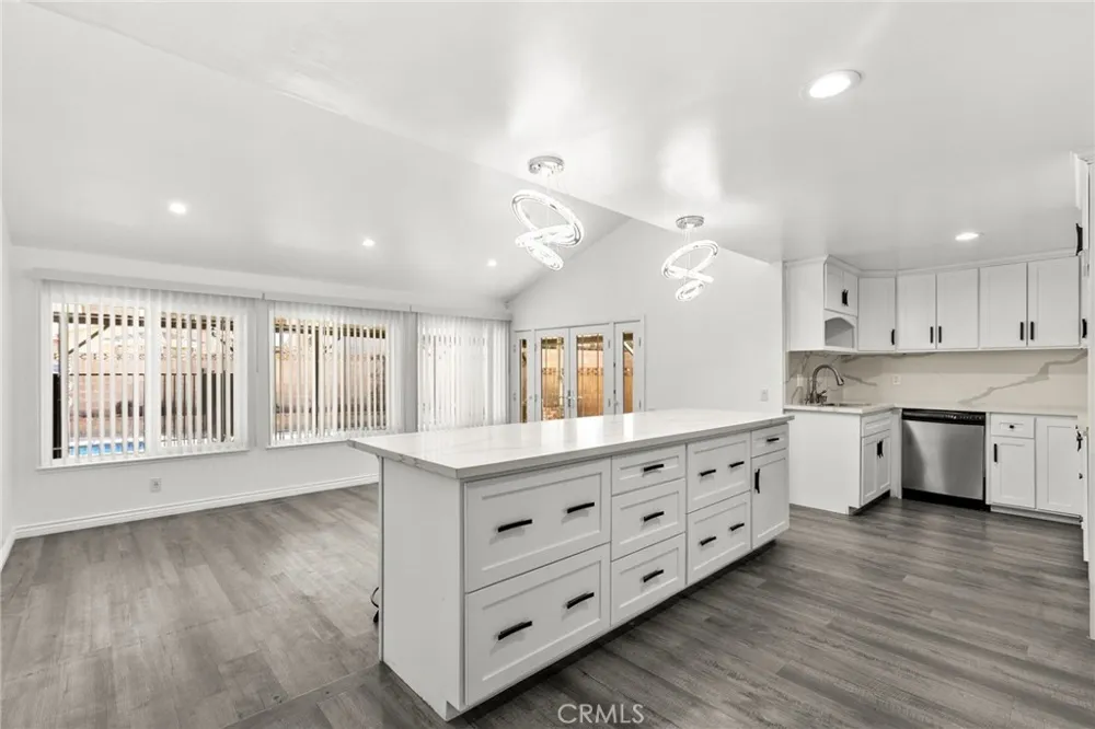 44256 Sancroft Avenue Lancaster, CA 93535
