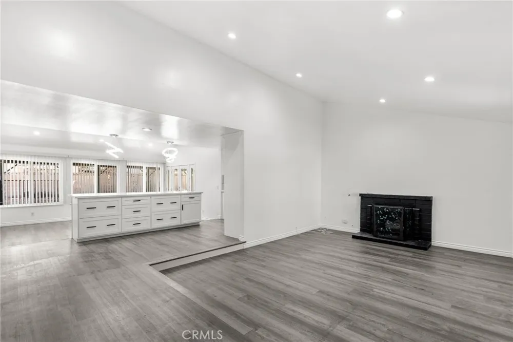 44256 Sancroft Avenue Lancaster, CA 93535