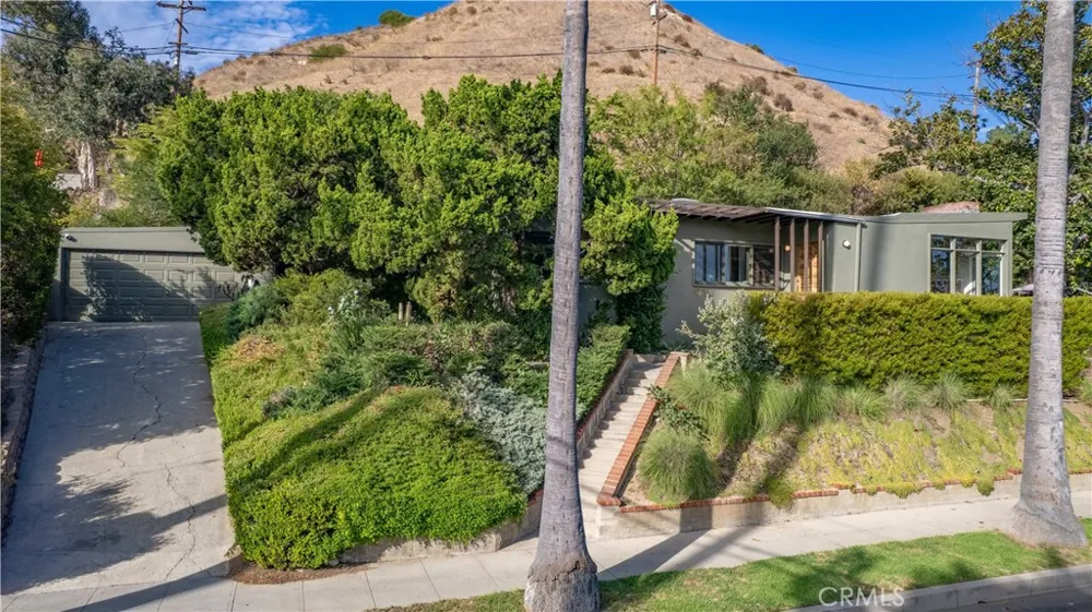 1011 W Mountain Glendale, CA 91202