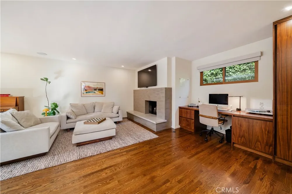 1011 W Mountain Glendale, CA 91202