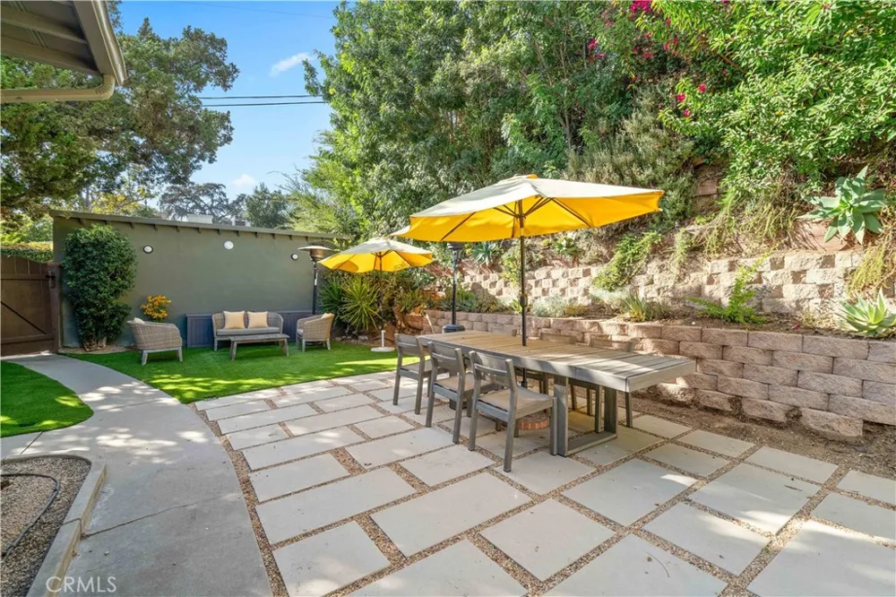 1011 W Mountain Glendale, CA 91202