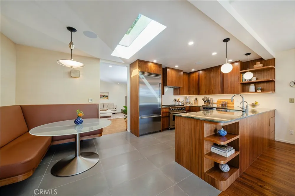 1011 W Mountain Glendale, CA 91202