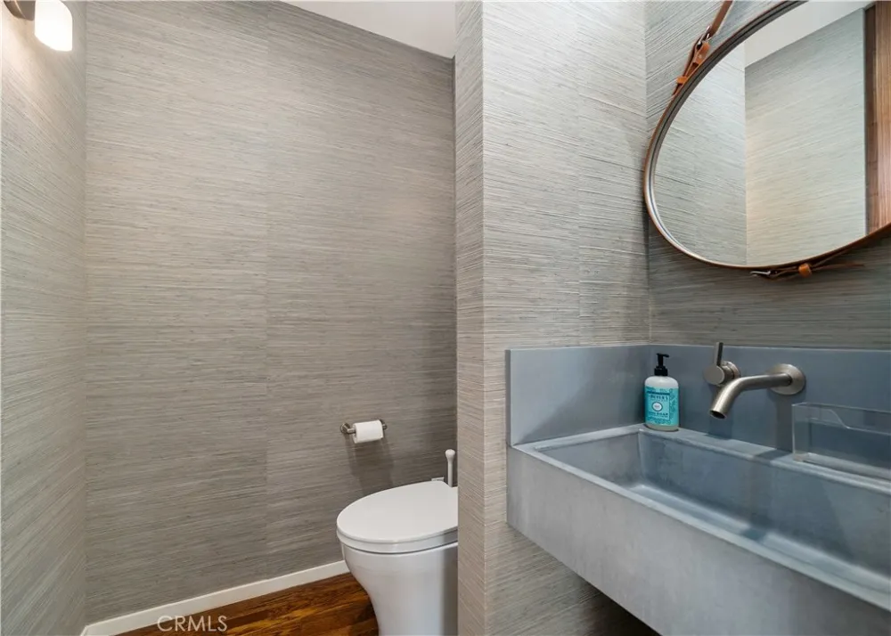 1011 W Mountain Glendale, CA 91202