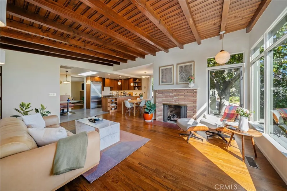 1011 W Mountain Glendale, CA 91202