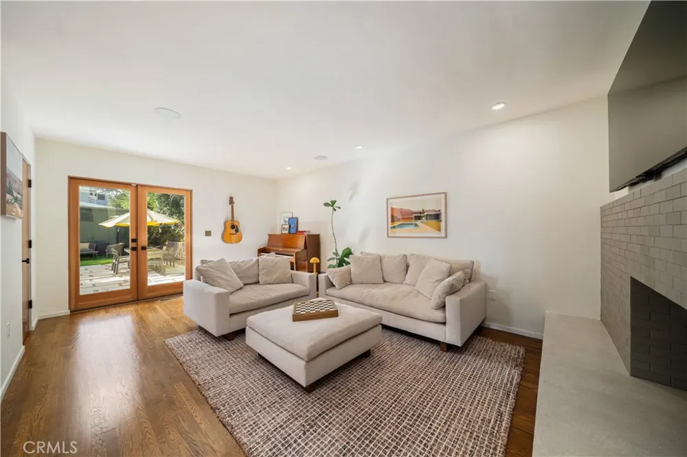 1011 W Mountain Glendale, CA 91202