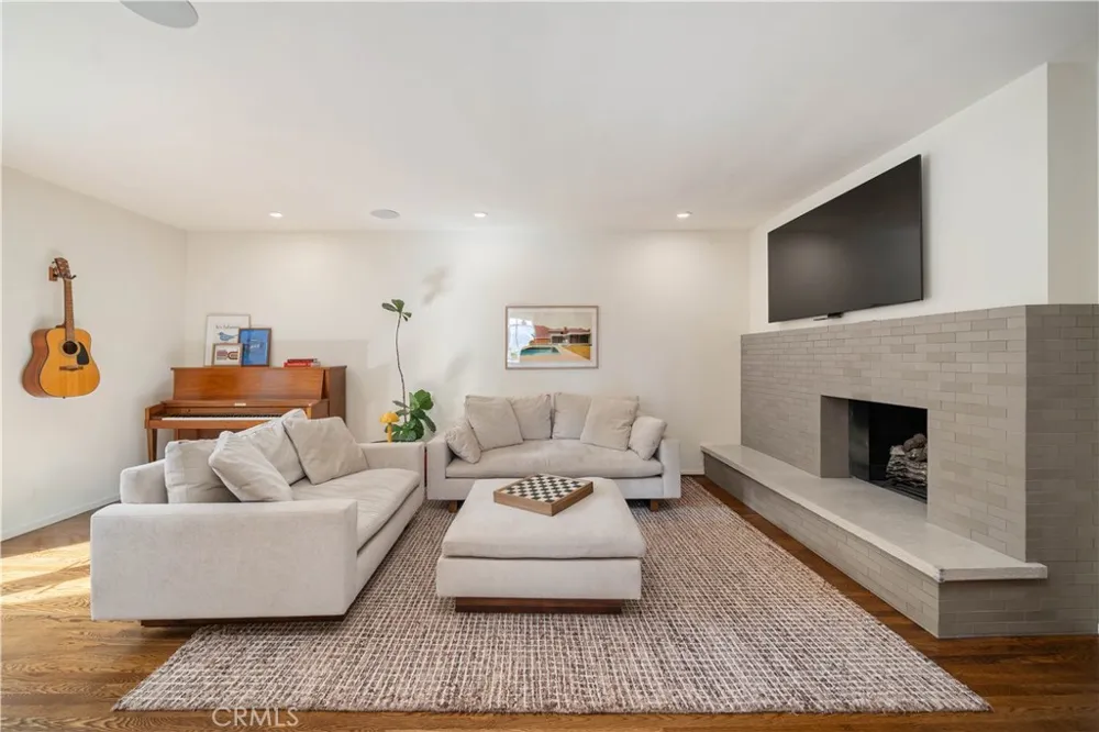 1011 W Mountain Glendale, CA 91202