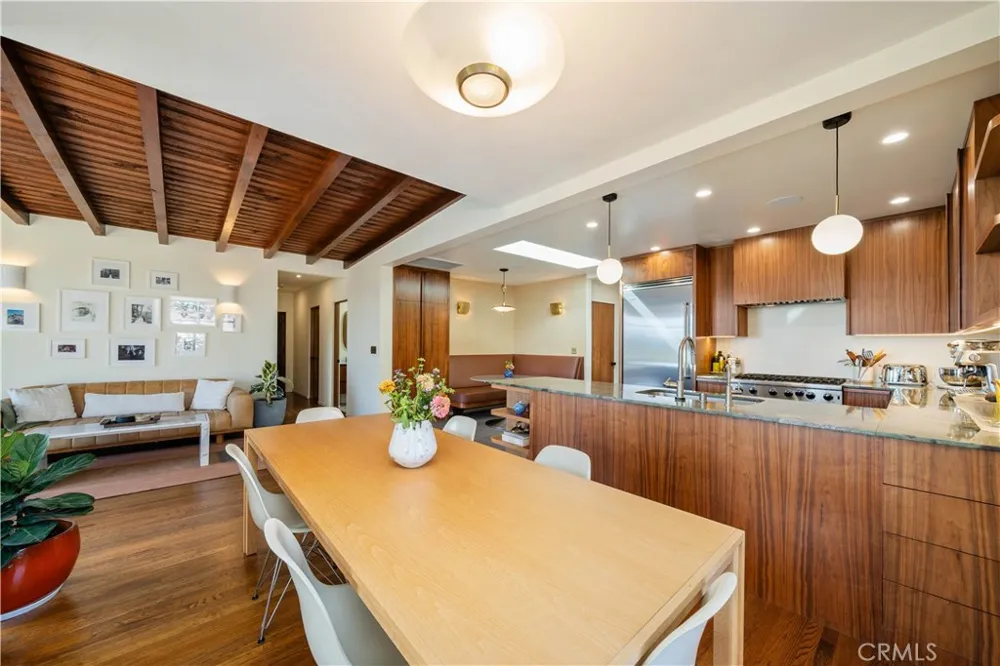 1011 W Mountain Glendale, CA 91202