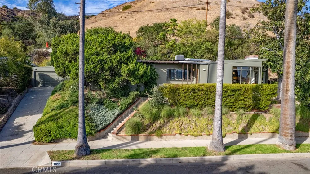 1011 W Mountain Glendale, CA 91202