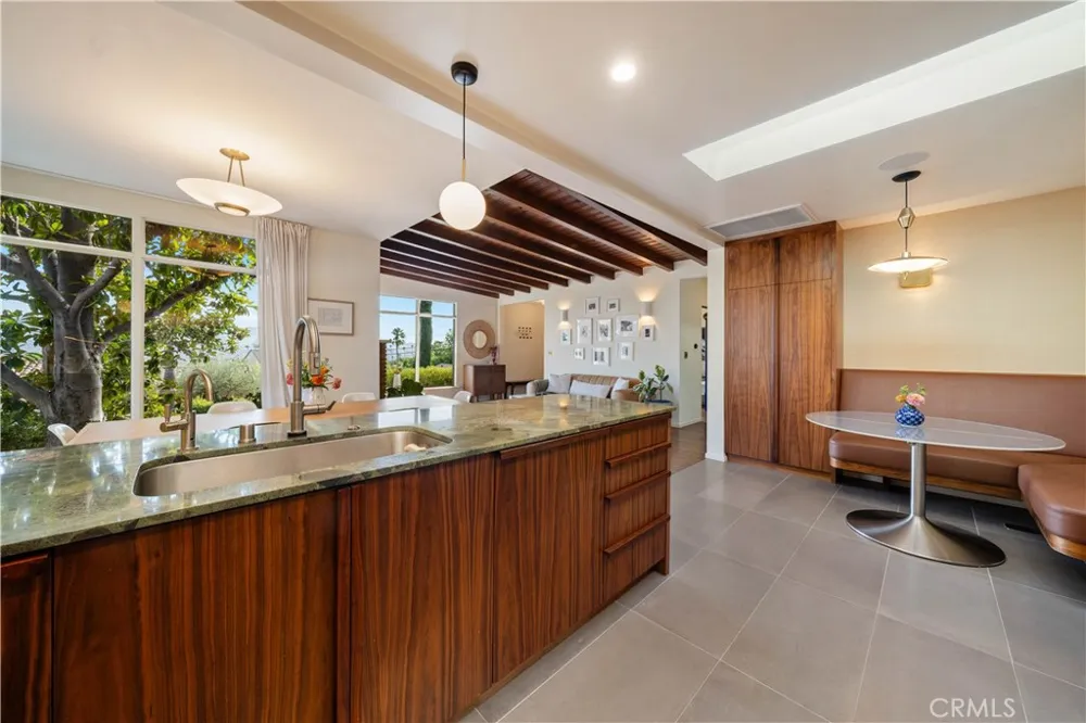 1011 W Mountain Glendale, CA 91202