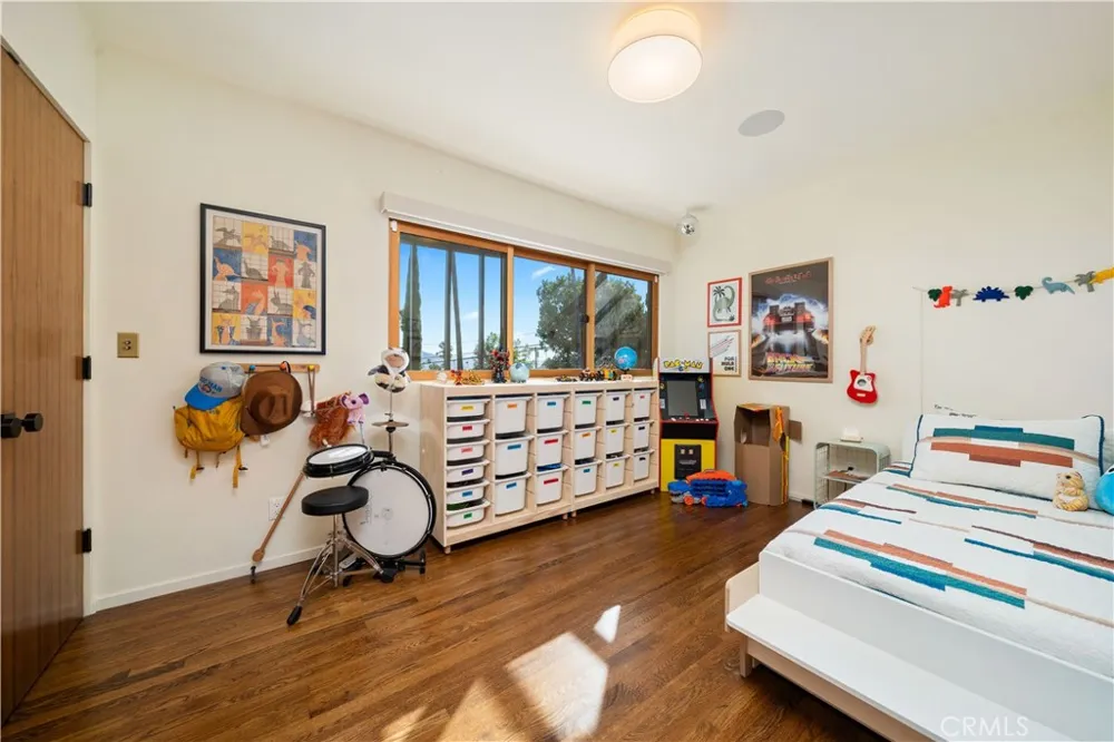 1011 W Mountain Glendale, CA 91202