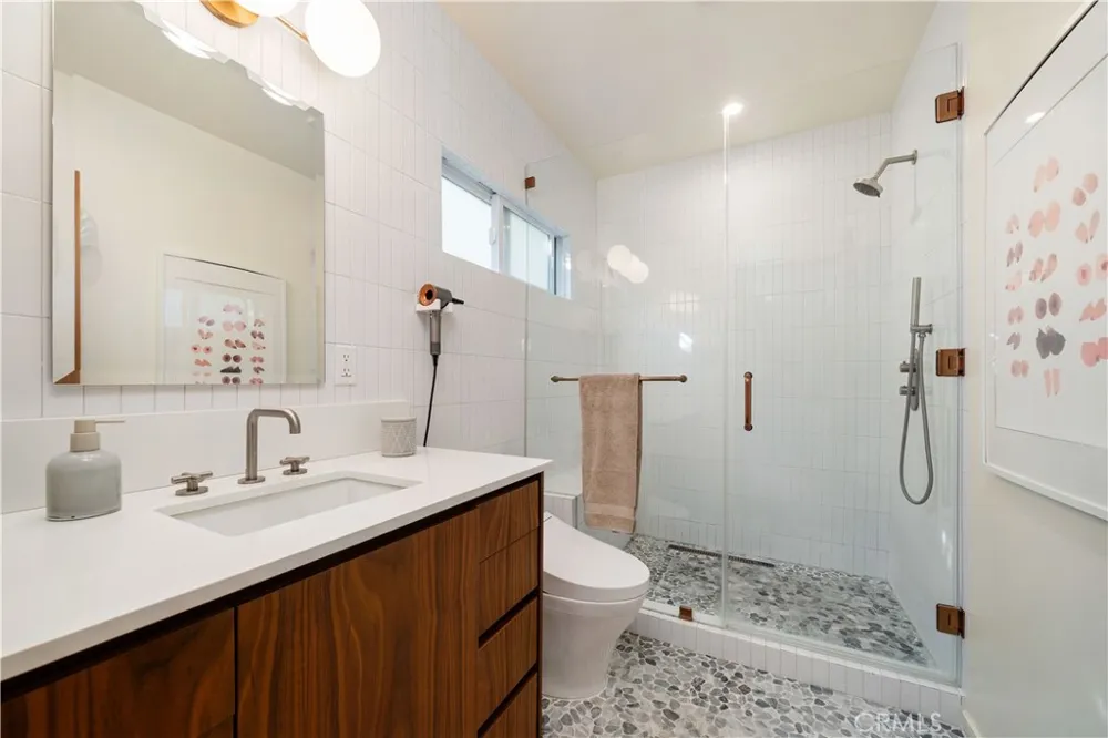 1011 W Mountain Glendale, CA 91202