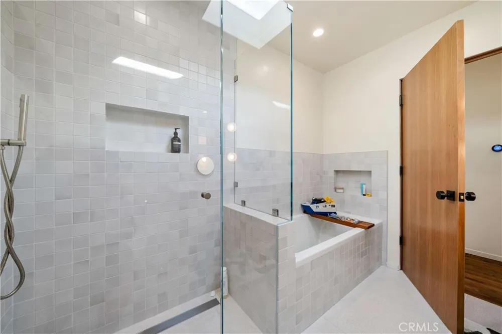 1011 W Mountain Glendale, CA 91202
