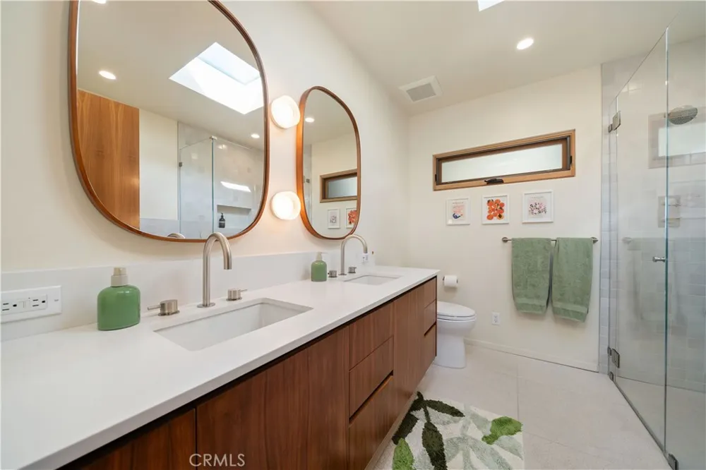 1011 W Mountain Glendale, CA 91202