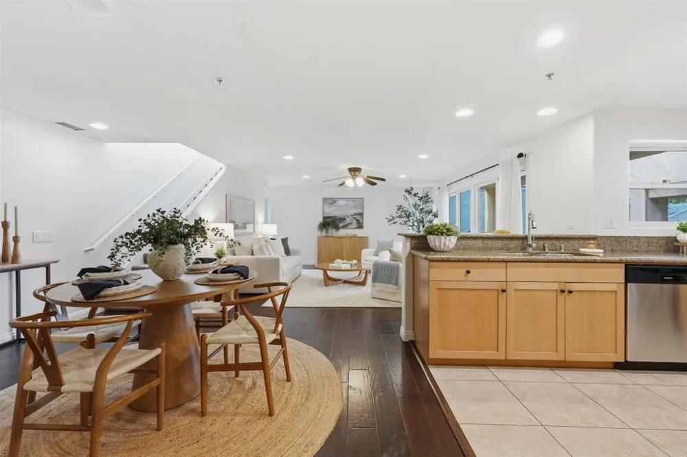 2018 Hornblend St San Diego, CA 92109