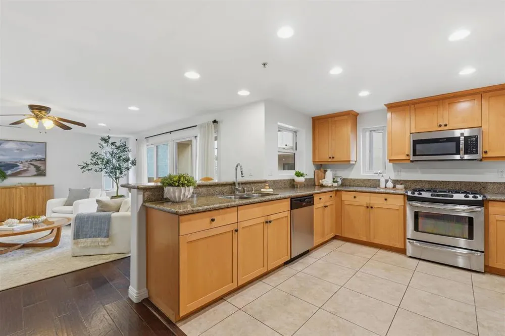 2018 Hornblend St San Diego, CA 92109