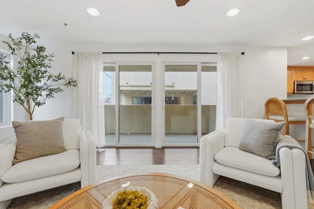 2018 Hornblend St San Diego, CA 92109