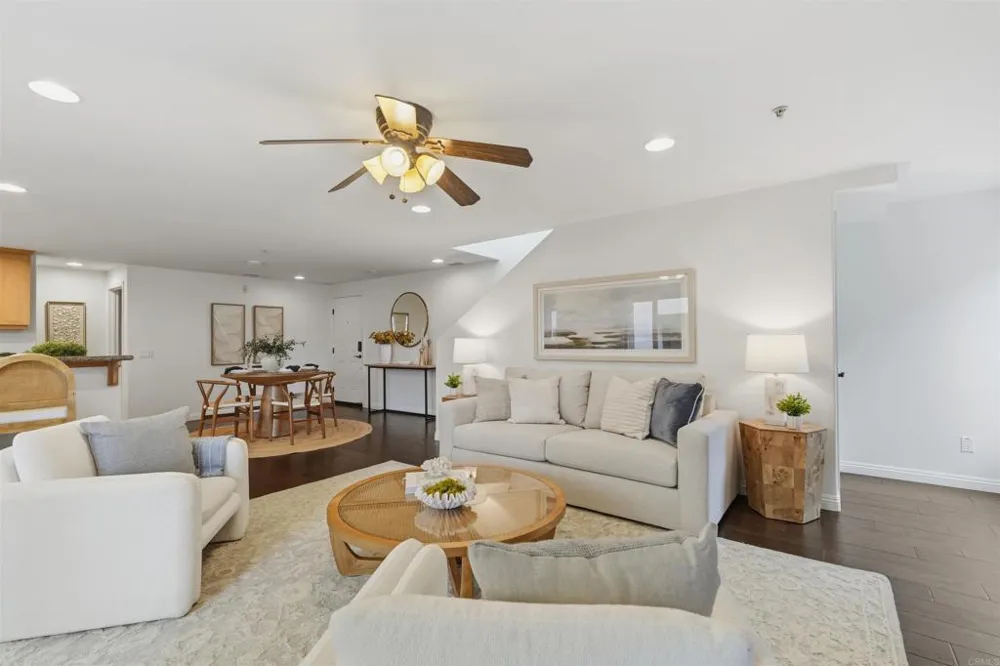 2018 Hornblend St San Diego, CA 92109