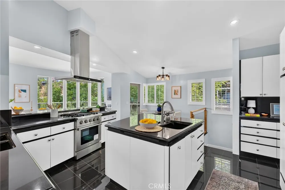 11411 Decente Court Studio City, CA 91604