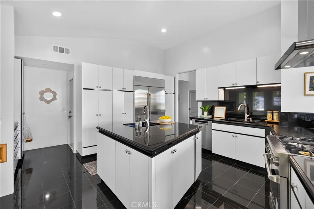 11411 Decente Court Studio City, CA 91604