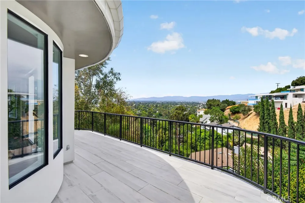 11411 Decente Court Studio City, CA 91604