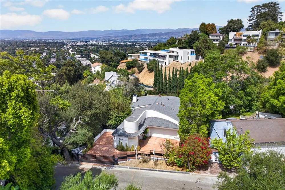 11411 Decente Court Studio City, CA 91604