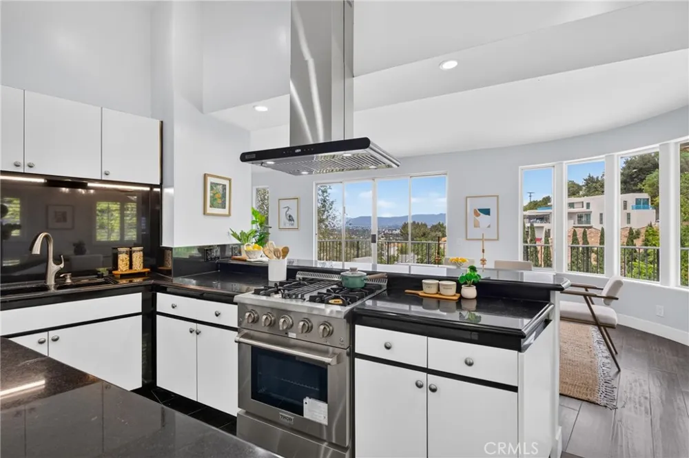 11411 Decente Court Studio City, CA 91604