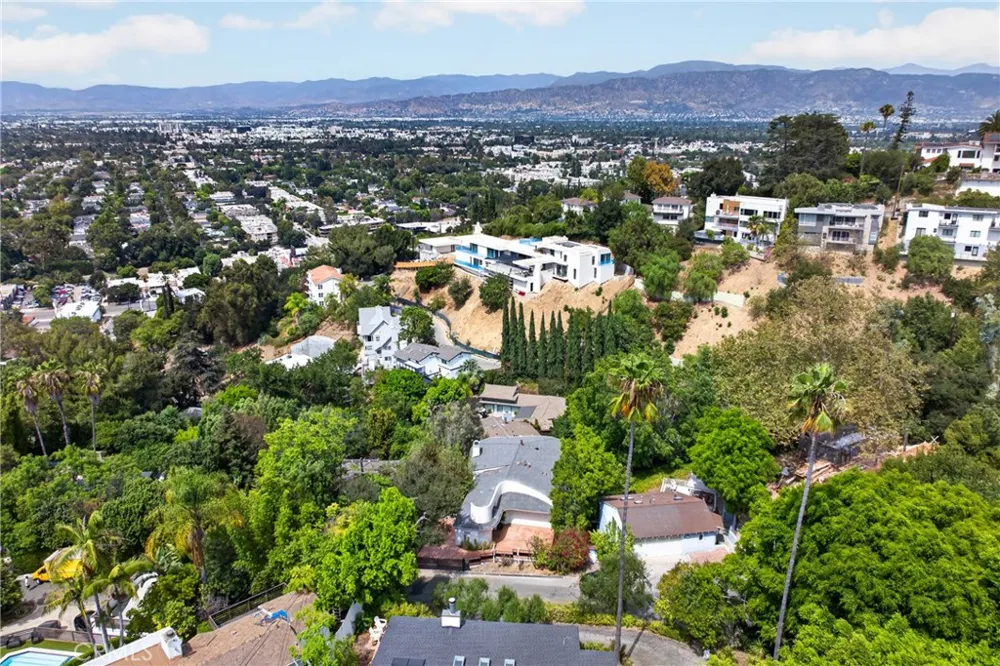 11411 Decente Court Studio City, CA 91604