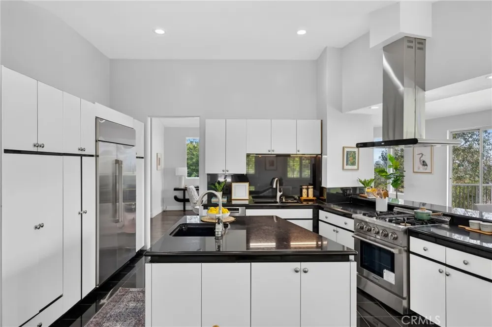 11411 Decente Court Studio City, CA 91604