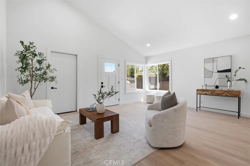 27332 Las Nieves Mission Viejo, CA 92691
