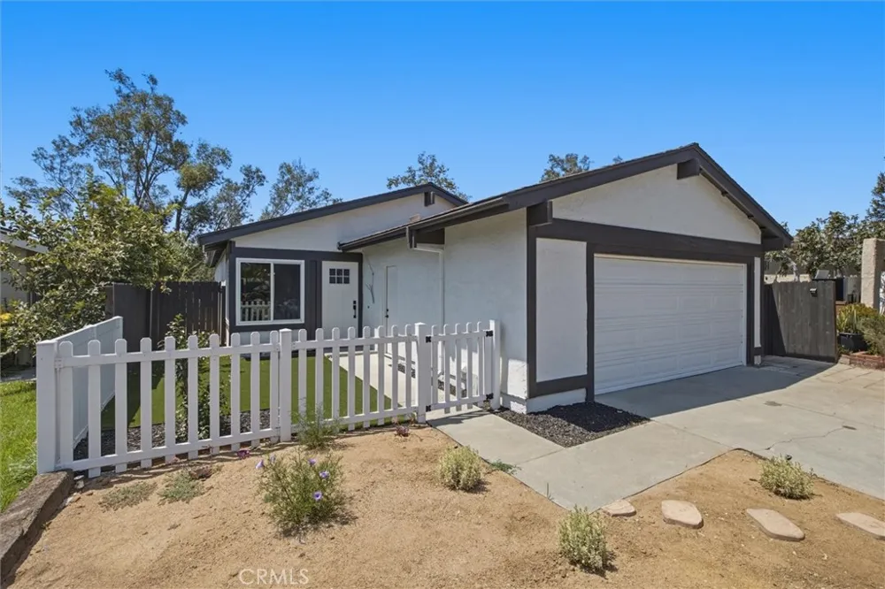 27332 Las Nieves Mission Viejo, CA 92691