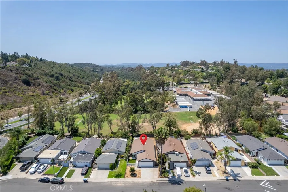 27332 Las Nieves Mission Viejo, CA 92691