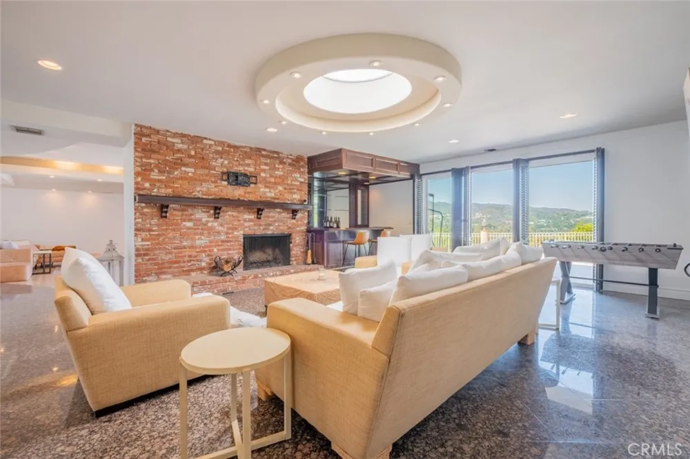 4321 Clear Valley Drive Encino, CA 91436