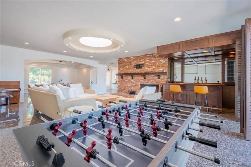 4321 Clear Valley Drive Encino, CA 91436