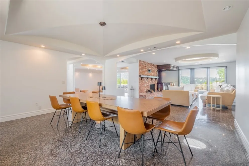 4321 Clear Valley Drive Encino, CA 91436