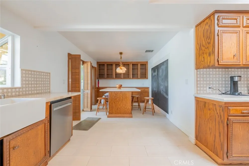 4321 Clear Valley Drive Encino, CA 91436