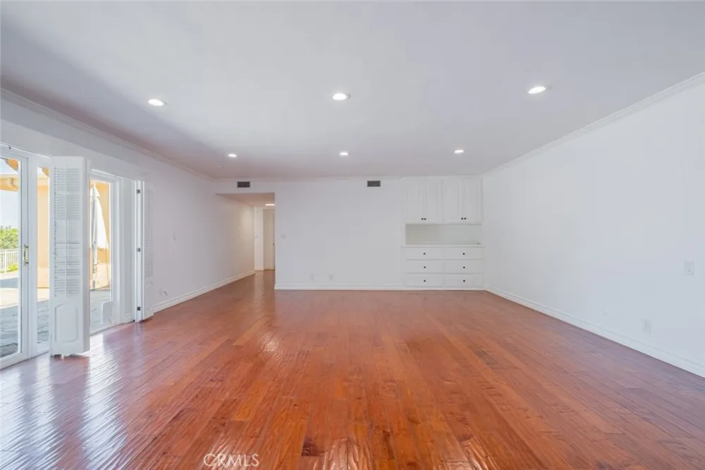 4321 Clear Valley Drive Encino, CA 91436