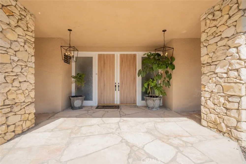 4321 Clear Valley Drive Encino, CA 91436