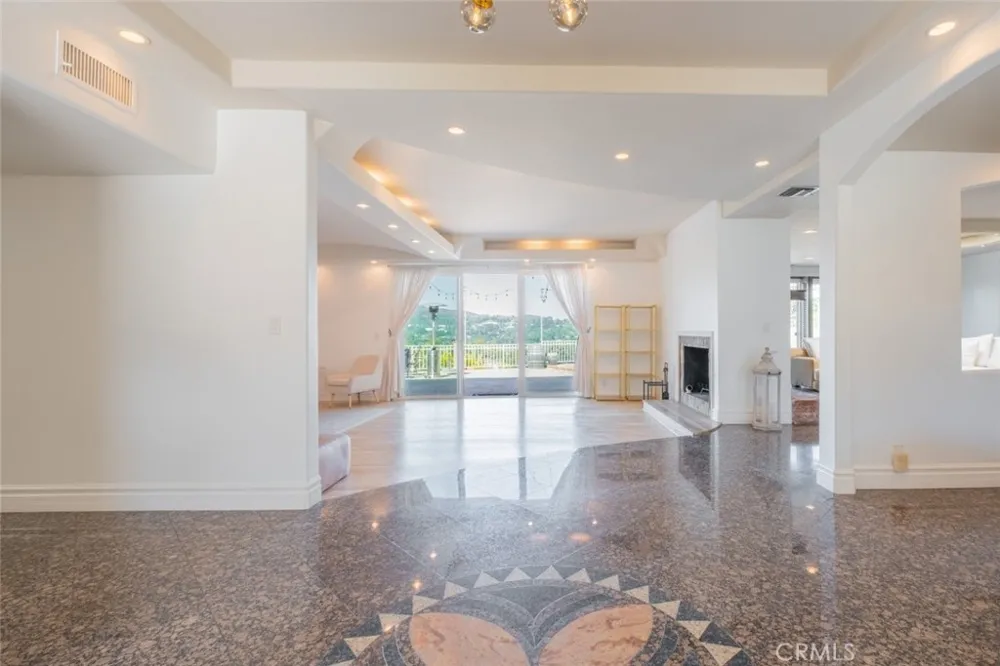 4321 Clear Valley Drive Encino, CA 91436