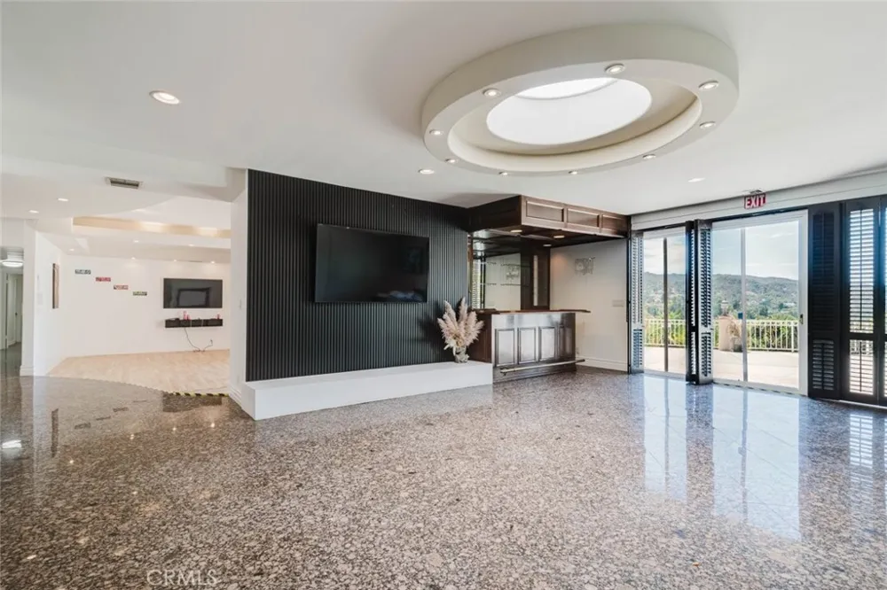 4321 Clear Valley Drive Encino, CA 91436