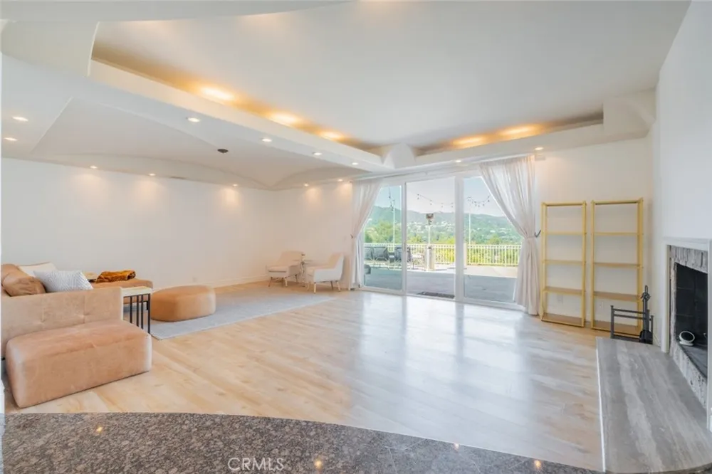 4321 Clear Valley Drive Encino, CA 91436