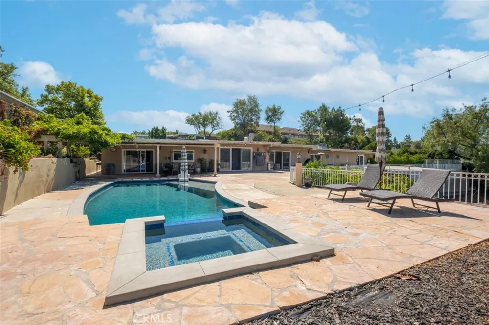 4321 Clear Valley Drive Encino, CA 91436