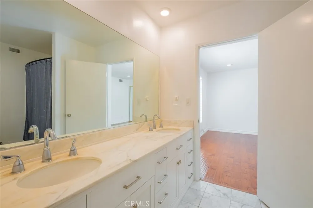 4321 Clear Valley Drive Encino, CA 91436