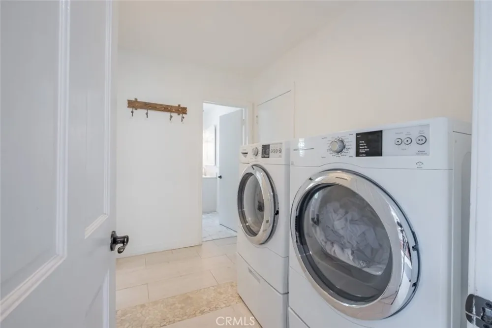 4321 Clear Valley Drive Encino, CA 91436