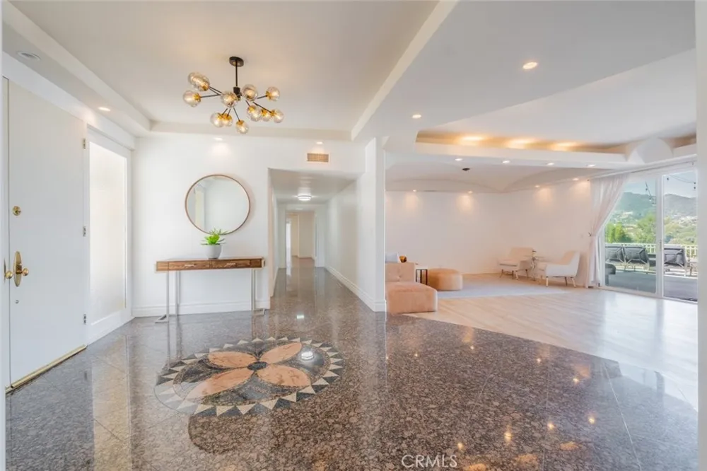 4321 Clear Valley Drive Encino, CA 91436